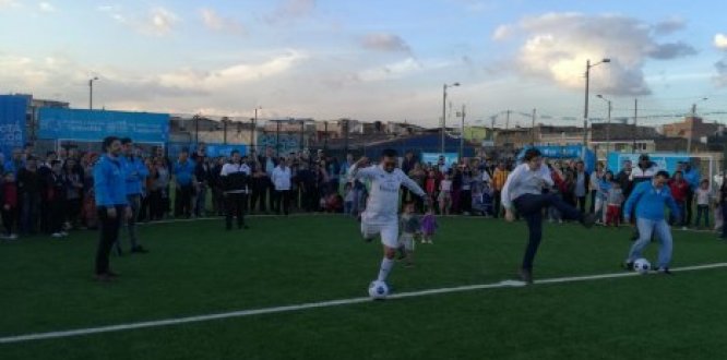 Inauguración cancha en parque 14 de mayo